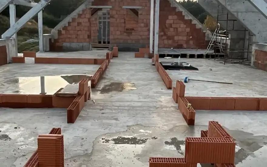 Wznoszenie ścian z pustaków ceramicznych